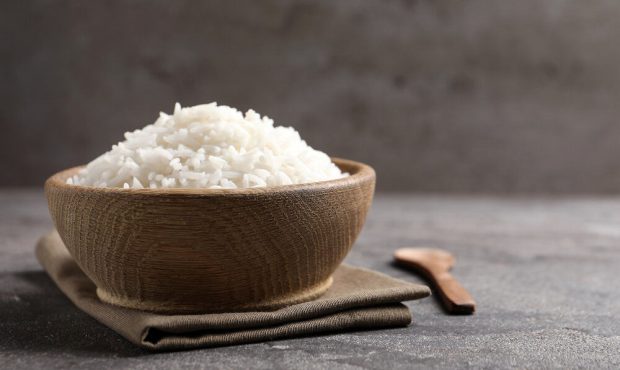 بوی سوختگی برنج را چطور از بین ببریم؟